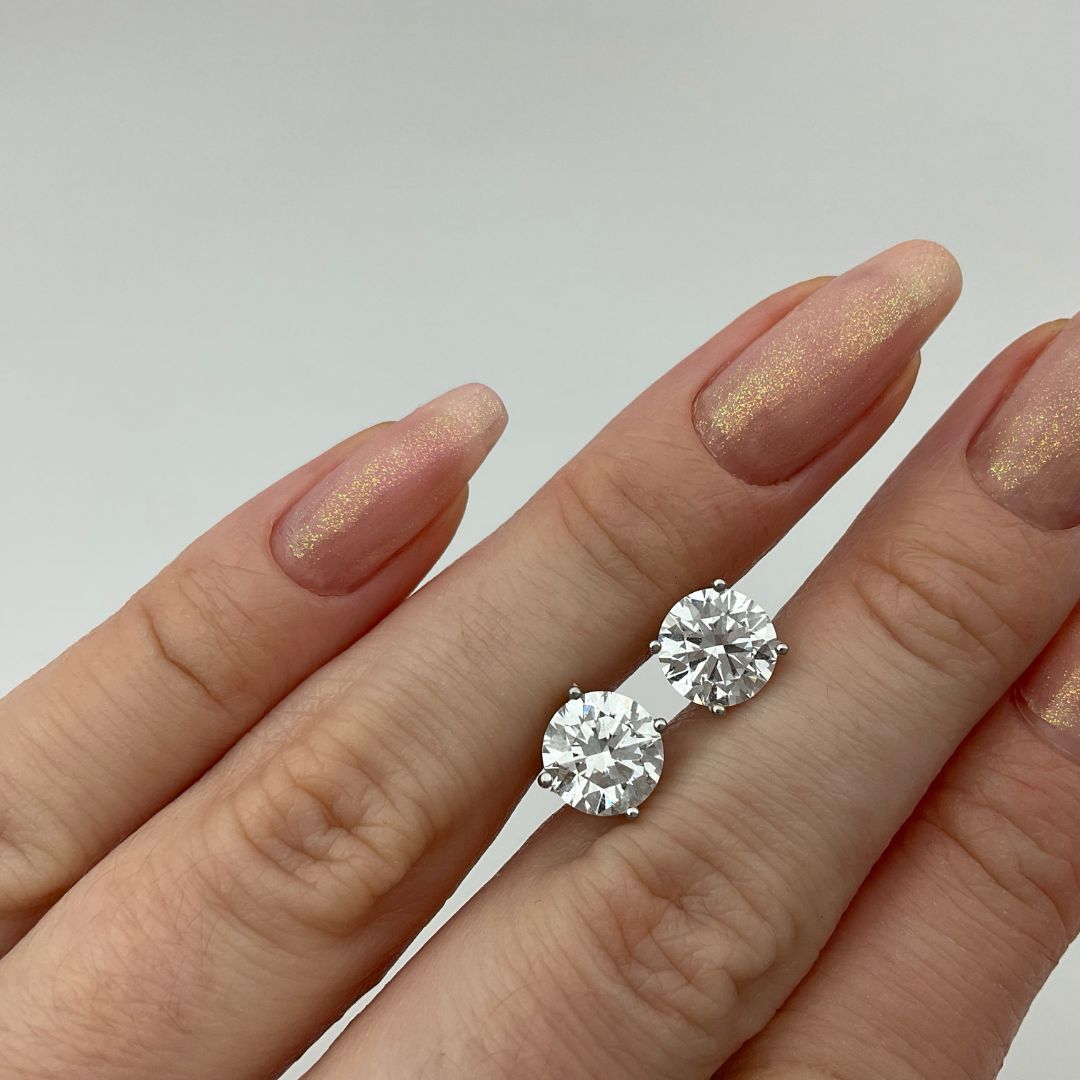 How Much Should You Spend on an Engagement Ring? Debunking the "3 Month Rule"